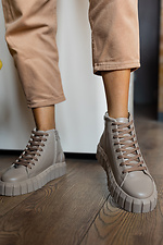 Damen-Herbst-Sneaker aus Leder auf der Plattform in Beige  8018753 Foto №3