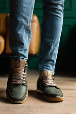 Мужские кожаные кроссовки зеленого цвета на шнурках  8018759 фото №2