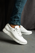 Белые кожаные кроссовки мужские для города 8018764 фото №1