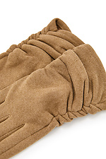 Утепленные бархатные перчатки песочного цвета 4007773 фото №2