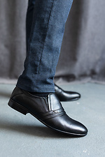 Классические мужские туфли из натуральной кожи черного цвета  8018800 фото №1