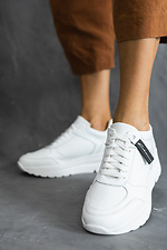 Белые кожаные кроссовки для города  8018816 фото №4
