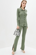 Зеленый вязаный костюм двойка: кофта на пуговицах, штаны  4037830 фото №1