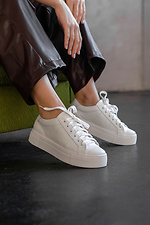 Women's white spring sneakers made of genuine leather  4205841 photo №1