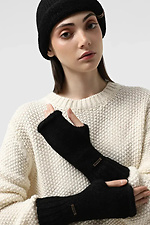Women's warm mittens in black color  4038847 photo №1