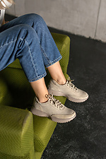 Замшеві жіночі кросівки бежевого кольору на платформі  4205855 фото №5