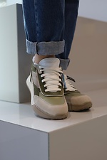 Zimowe skórzane sneakersy damskie w kolorze beżowym z zielonymi wstawkami  8019866 zdjęcie №12