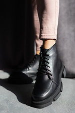 Осенние кожаные ботинки на платформе черного цвета  8018870 фото №6