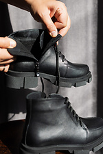Осенние кожаные ботинки на платформе черного цвета  8018870 фото №10