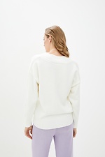 Sweter oversize z białą wełną z dekoltem w szpic  4037890 zdjęcie №3