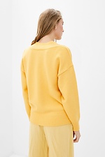 Sweter oversize z żółtym dekoltem w szpic z domieszką wełny  4037891 zdjęcie №3