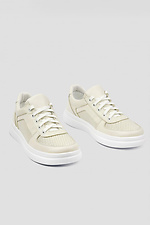Leichte Damen-Sneaker aus echtem perforiertem Leder 4205901 Foto №1