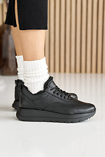 Schwarze Damen-Wintersneaker aus Leder mit Fell 8019908 Foto №13