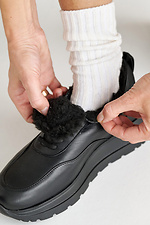 Schwarze Damen-Wintersneaker aus Leder mit Fell 8019908 Foto №16