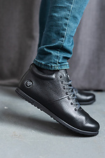 Короткие мужские ботинки на осень из черной кожи  8018926 фото №1