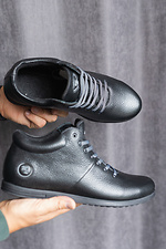 Короткие мужские ботинки на осень из черной кожи  8018926 фото №2