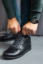 Короткие мужские ботинки на осень из черной кожи  8018926 фото №4