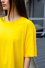 Длинная оверсайз футболка для девушки хлопковая ярко-желтого цвета Without 8042931 фото №2