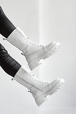 Білі високі черевики зі шкіри на масивній платформі  8018975 фото №6