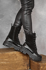 Зимние массивные ботинки в армейском стиле из кожи и замши  8018977 фото №5