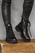 Зимние массивные кожаные ботинки на платформе черные  8018981 фото №3