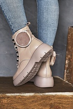 Зимние кожаные ботинки бежевого цвета на платформе 8018996 фото №3